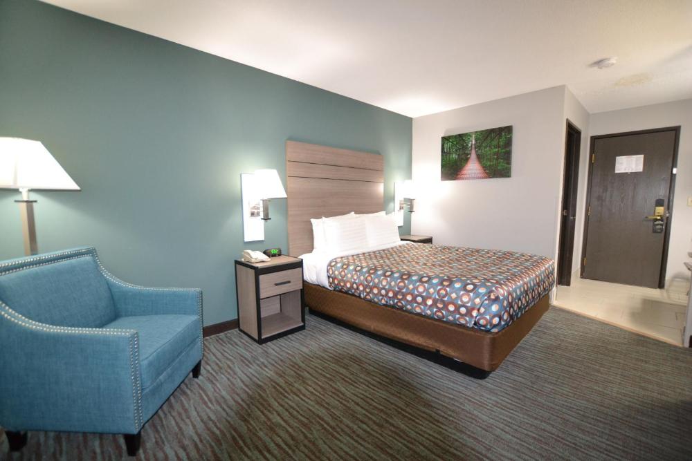 Queen Room - Non-Smoking interior